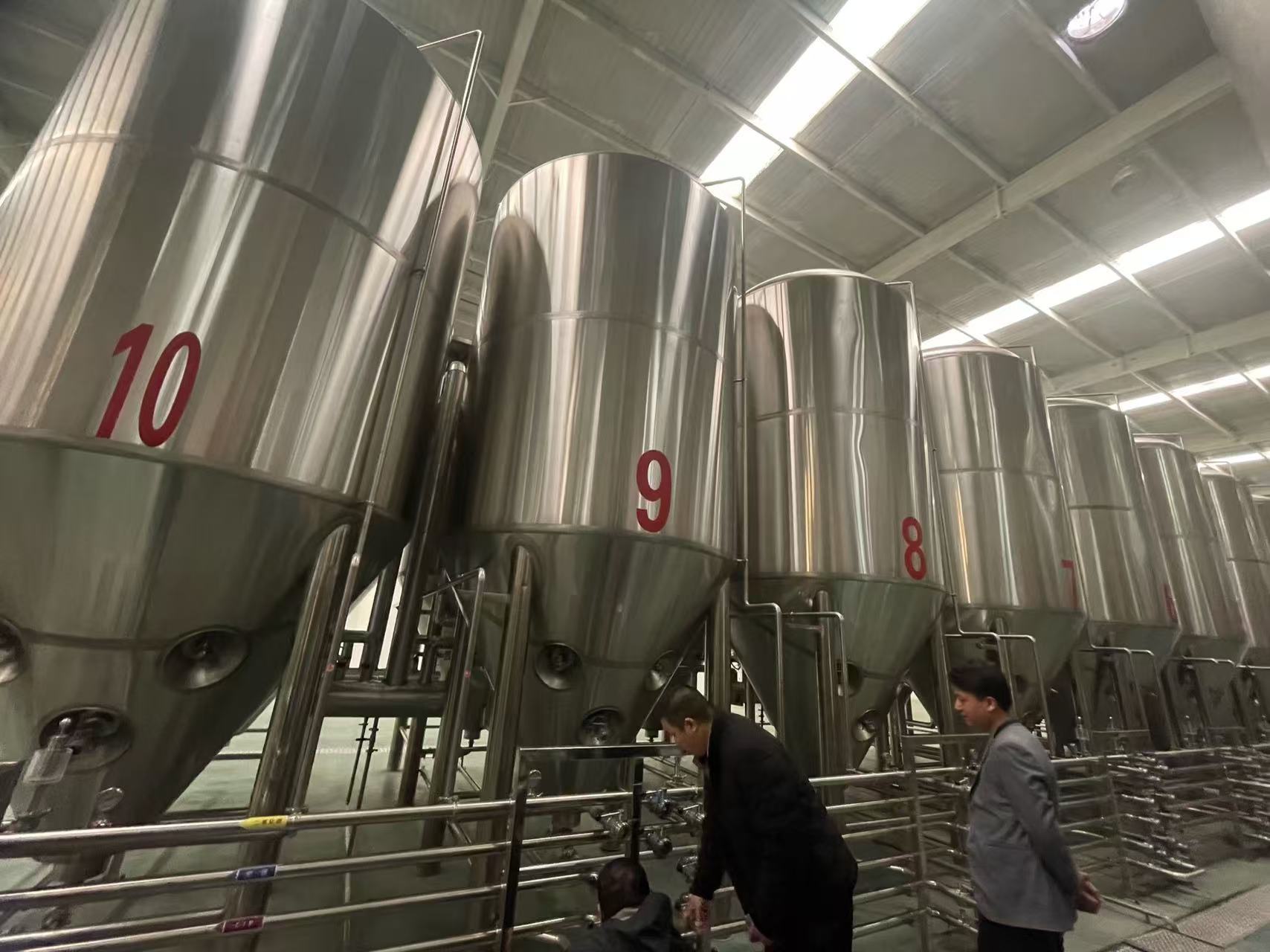 川汇精酿啤酒设备厂—平面布置、设备设计、制造、调试、培训等一条龙服务
